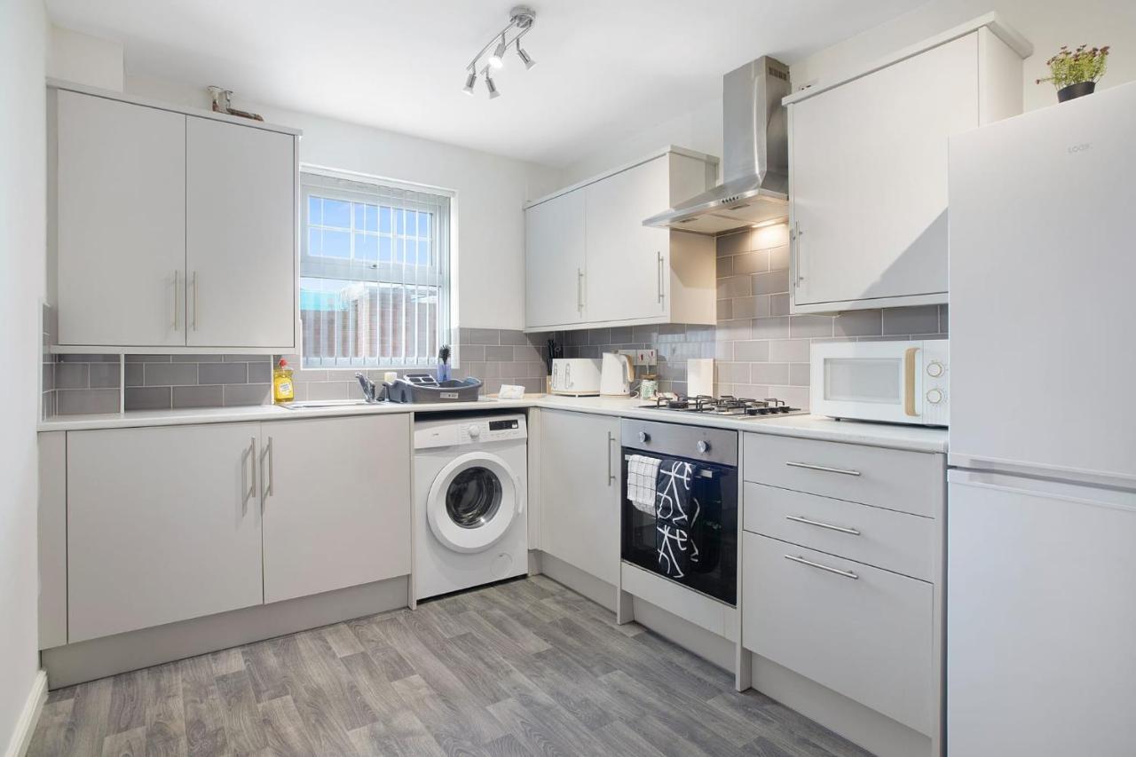 Charming 3 Bedroom House In Hartlepool, Sleeps 5 *