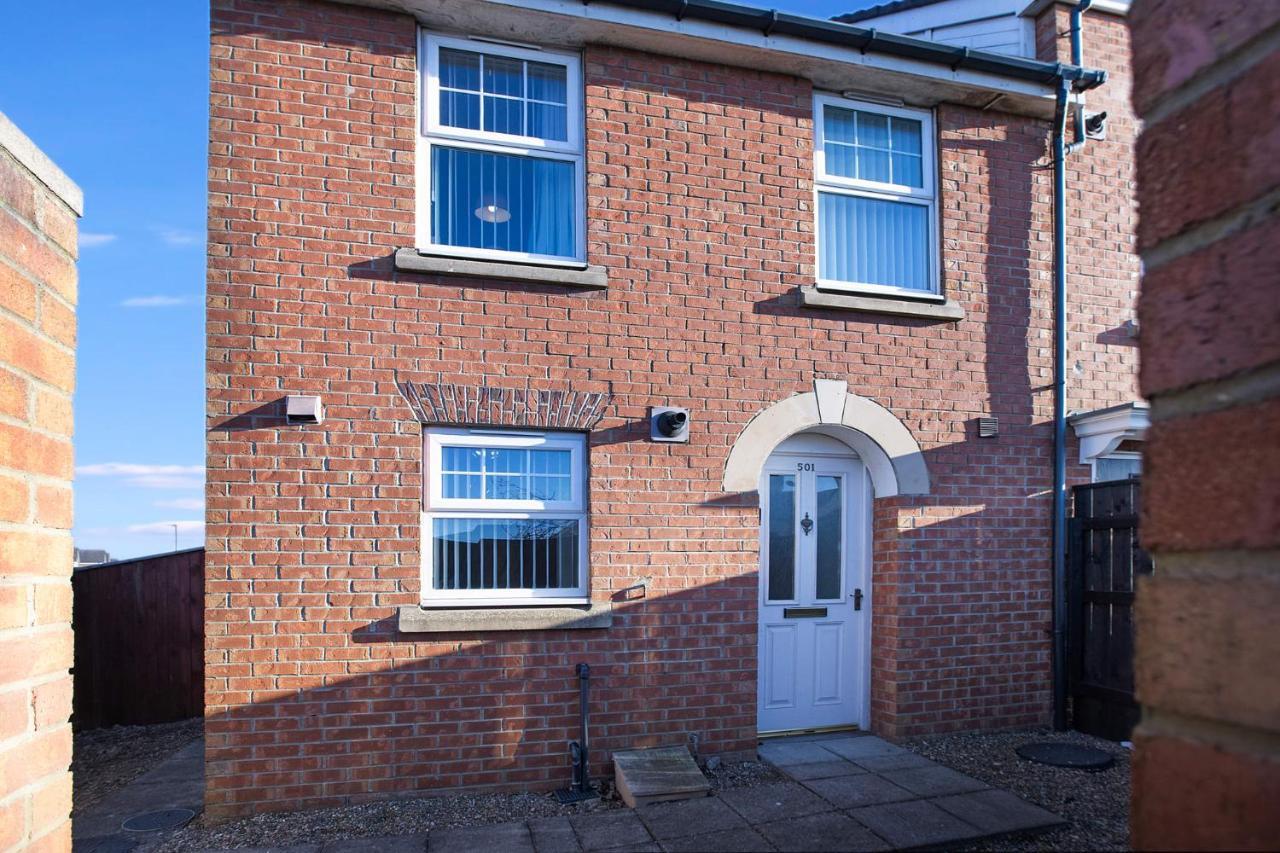 Charming 3 Bedroom House In Hartlepool, Sleeps 5 Apartment