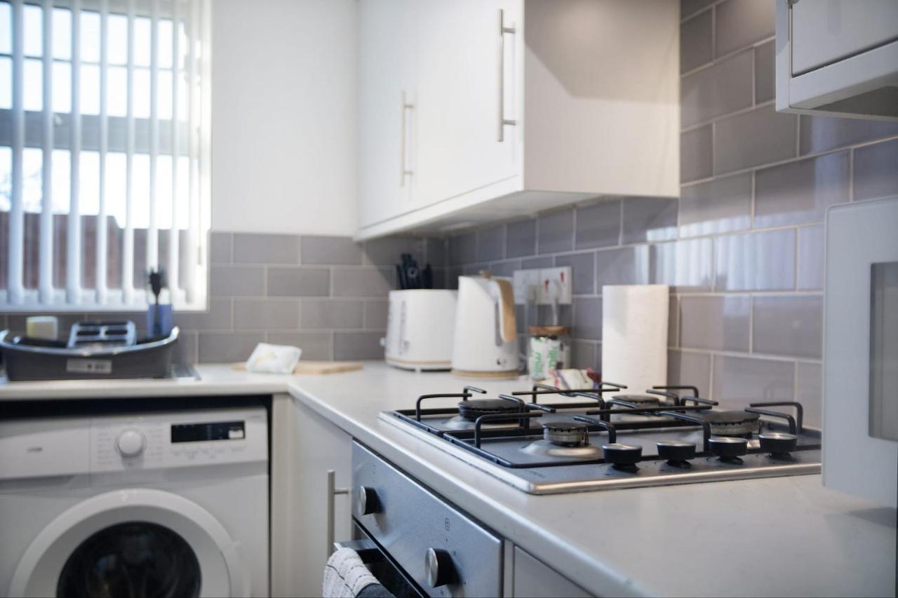 Charming 3 Bedroom House In Hartlepool, Sleeps 5 Apartment