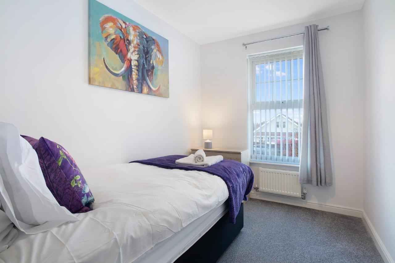 Charming 3 Bedroom House In Hartlepool, Sleeps 5 Apartment *